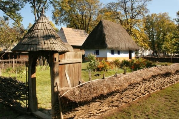 muzee kid-friendly muzeul satului gokid exponate casa curte
