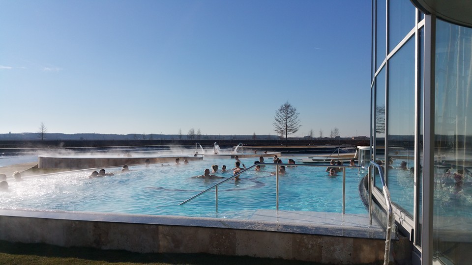 piscina-exterioara-therme-bucuresti