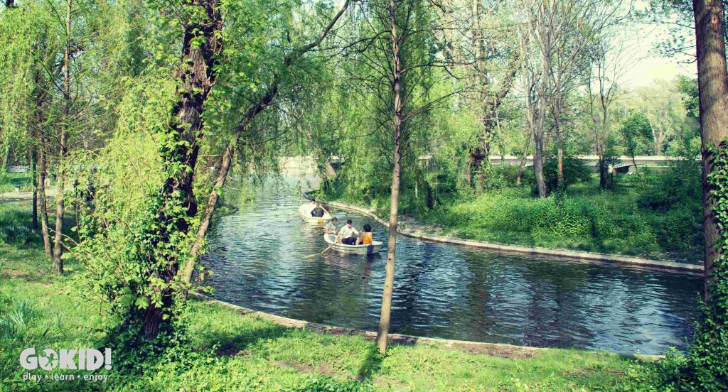 Parcul Carol lac de agrement barci