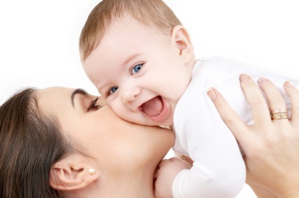 Articole pe Blogurile de Parenting în 2016 happy mother with baby