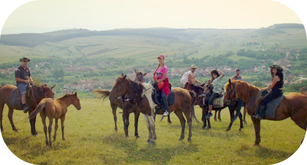 Excursii în Familie la Cai Pensiunea Ferma Brânduşa Excursii în Familie la Cai Pensiunea Ferma Brânduşa