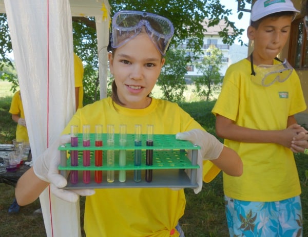 Tabăra Laboratorul Trăznit