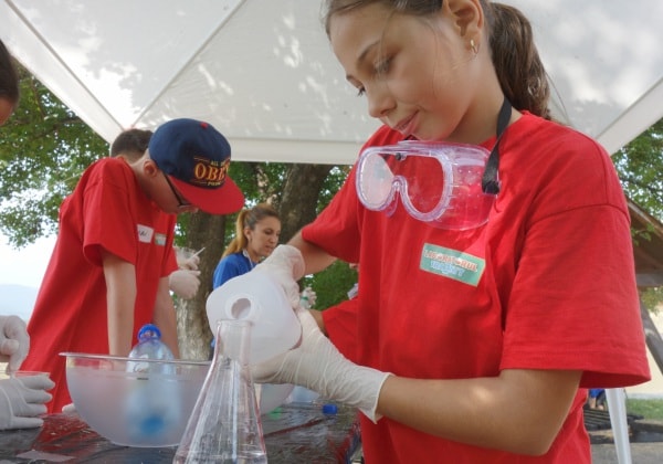 Tabăra Laboratorul Trăznit