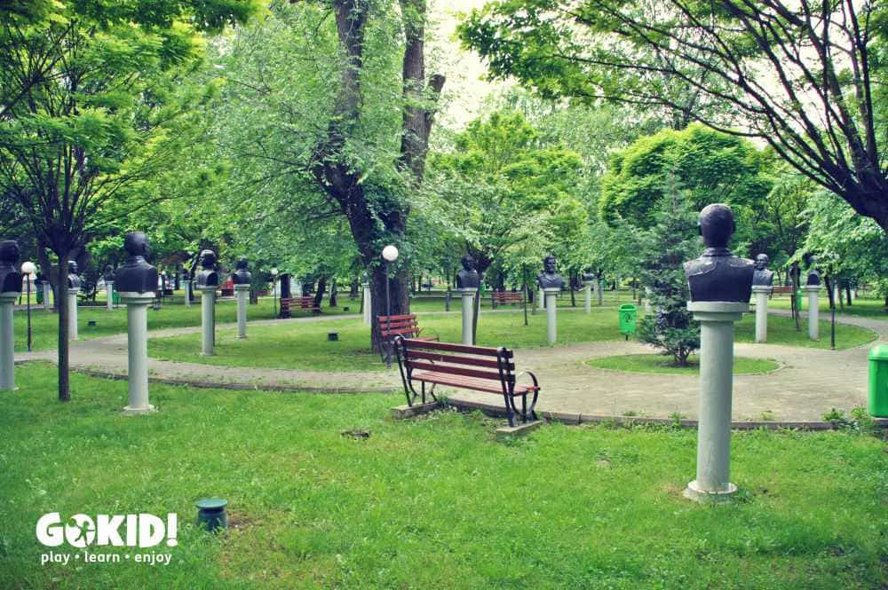 Parcul Lumea Copiilor din Sectorul 4, Bucureşti busturi Parcul Lumea Copiilor din Sectorul 4, Bucureşti busturi