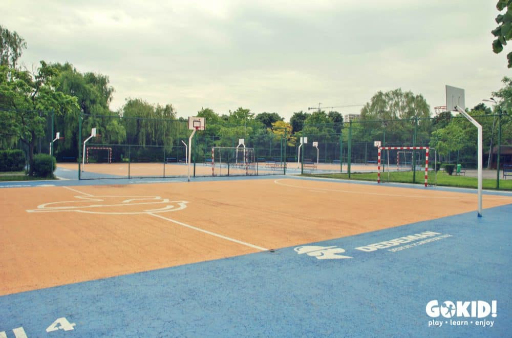 Parcul Lumea Copiilor din Sectorul 4, Bucureşti teren sport Parcul Lumea Copiilor din Sectorul 4, Bucureşti teren sport