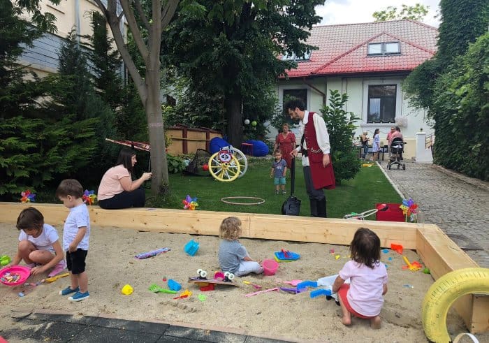 Amai Garden - Gradina cu Loc de Joaca Petreceri in Inima Bucurestiului playground outdoor
