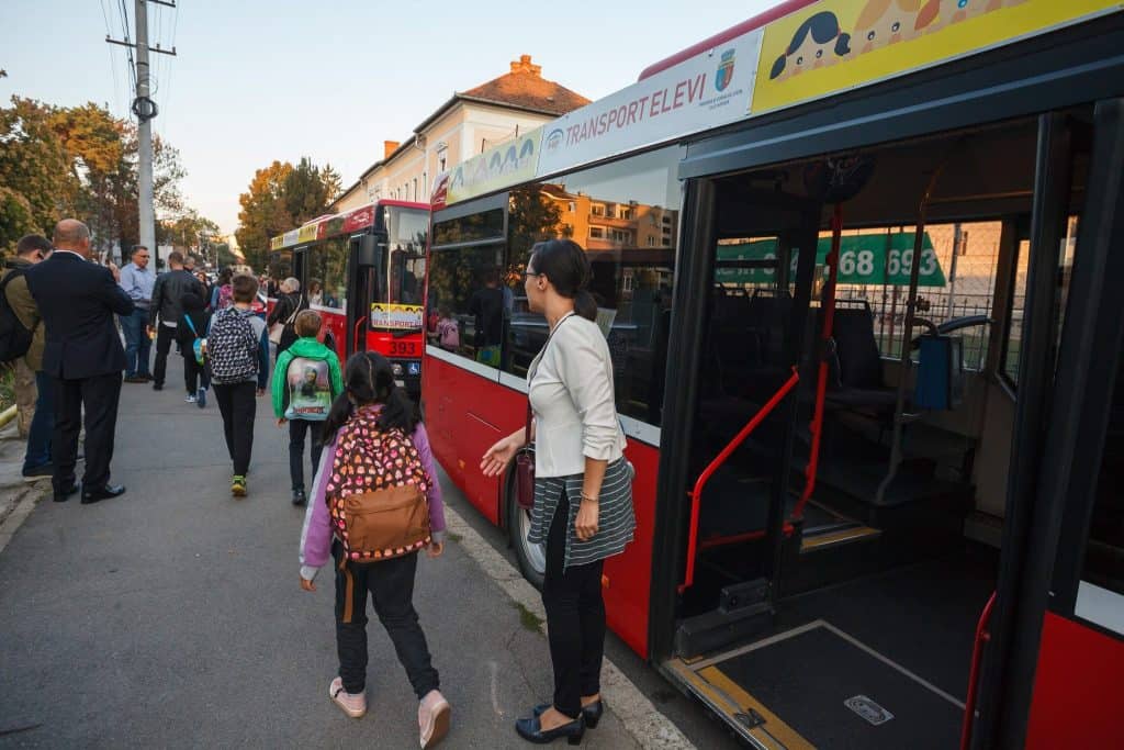 autobuz scolar cluj copii insotitor autobuz scolar cluj copii insotitor